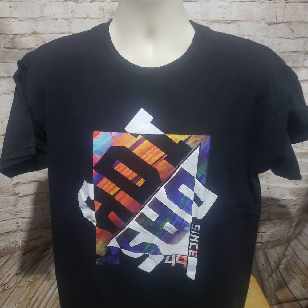 Adidas Graphic Shirt Size Large